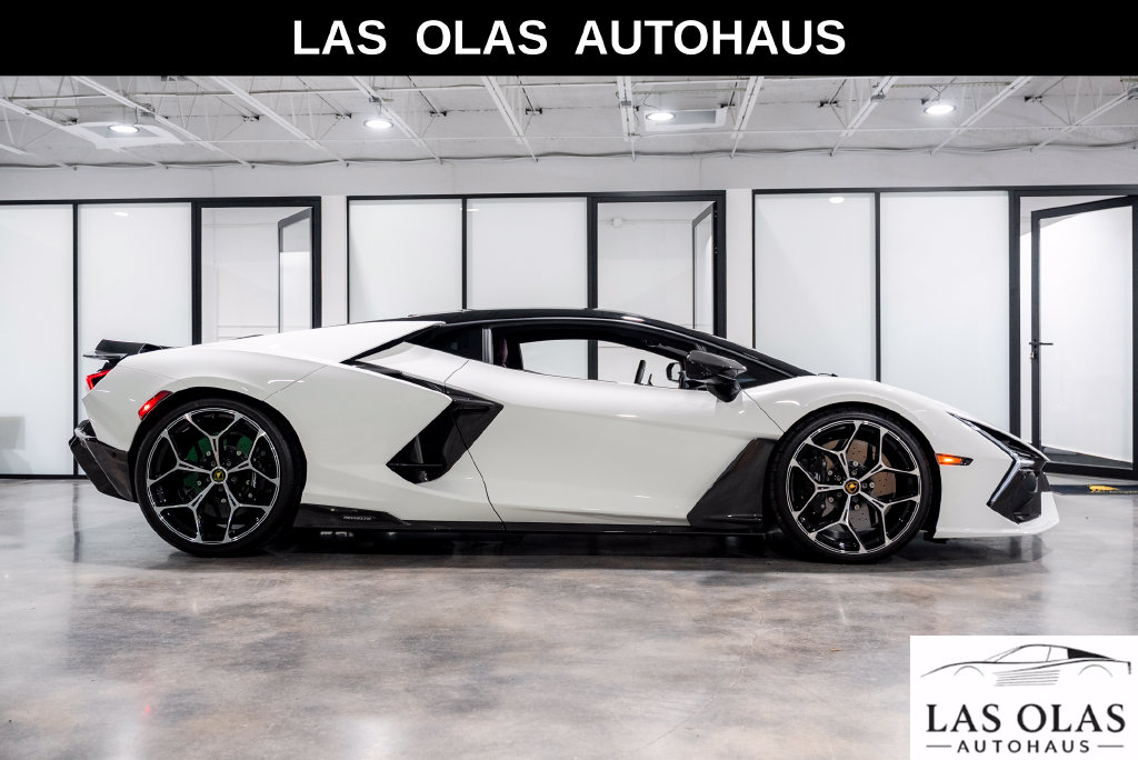 2025 Lamborghini Revuelto Base