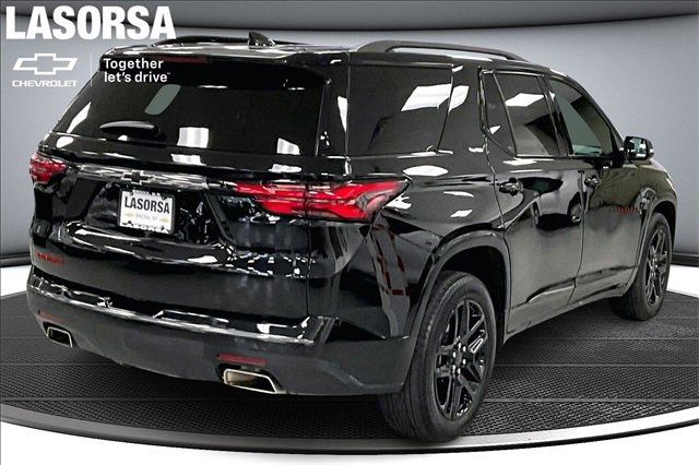 2023 Chevrolet Traverse Premier photo 2