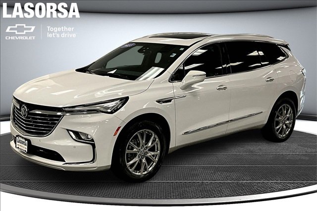 2023 Buick Enclave Essence's photo