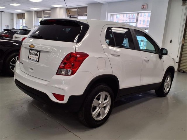 2022 Chevrolet Trax LS photo 4