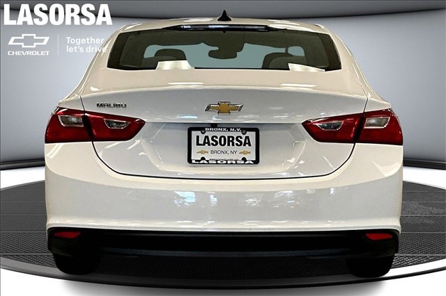 2023 Chevrolet Malibu LS photo 4