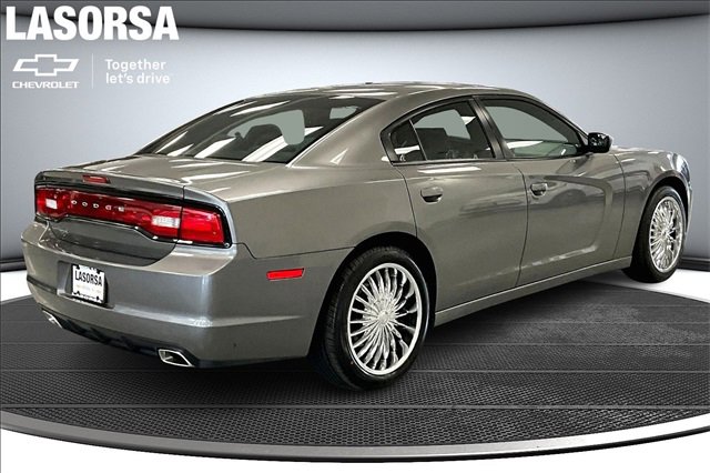 2011 Dodge Charger SE photo 2