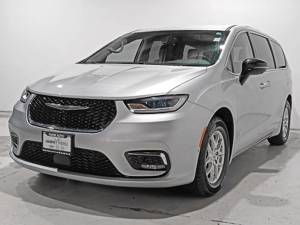 Used 2024 Chrysler Pacifica Touring L