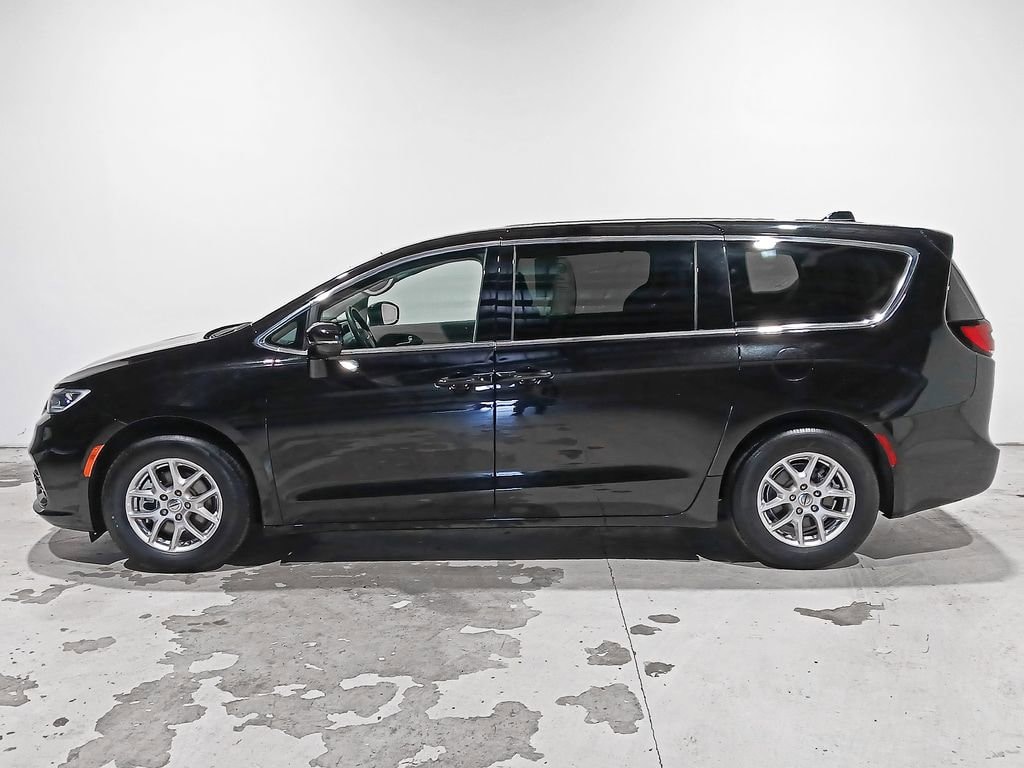 Used 2024 Chrysler Pacifica Touring L