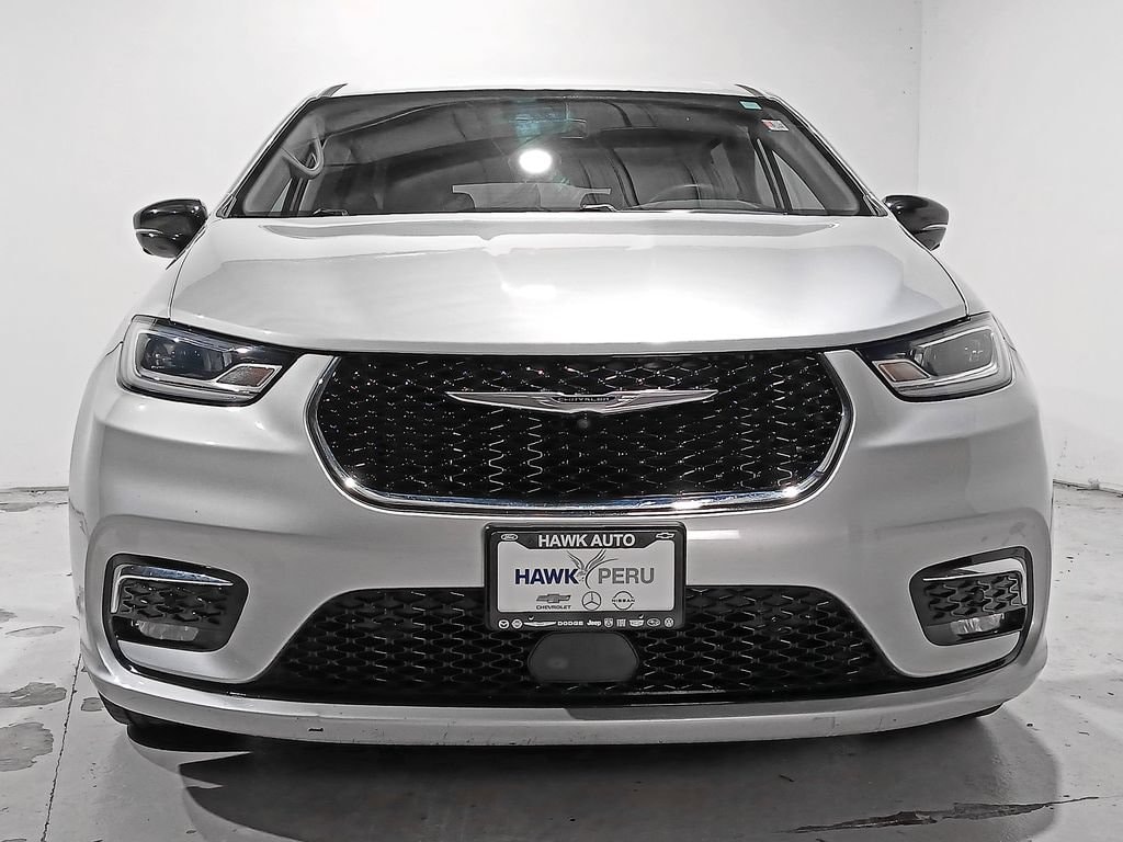 Used 2024 Chrysler Pacifica Touring L