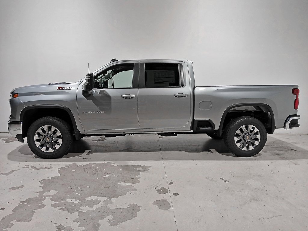 2025 Chevrolet Silverado 3500HD LT photo 4