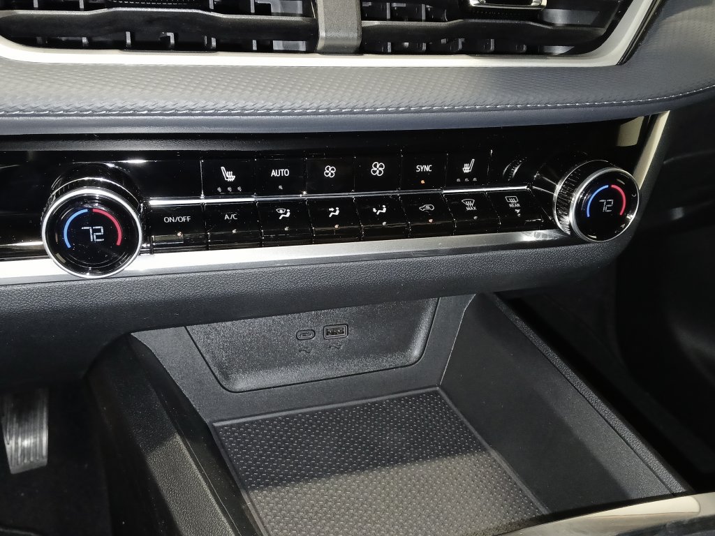 2027 Chevrolet Equinox LT - Photo 20