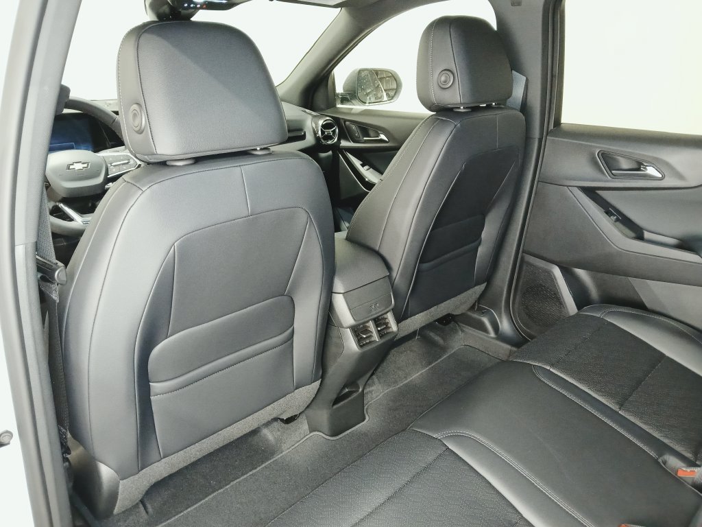 2027 Chevrolet Equinox LT - Photo 14