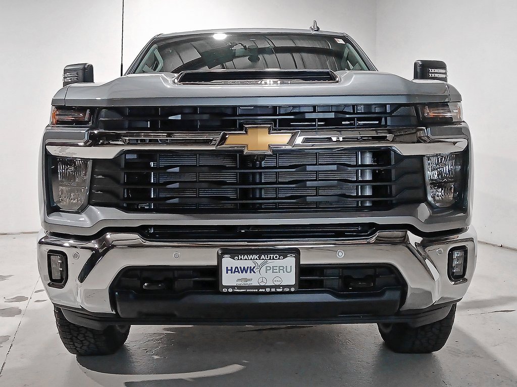 2025 Chevrolet Silverado 3500HD LT photo 2
