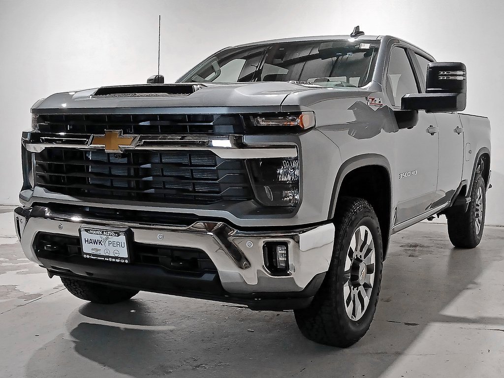 2025 Chevrolet Silverado 3500HD LT photo 3