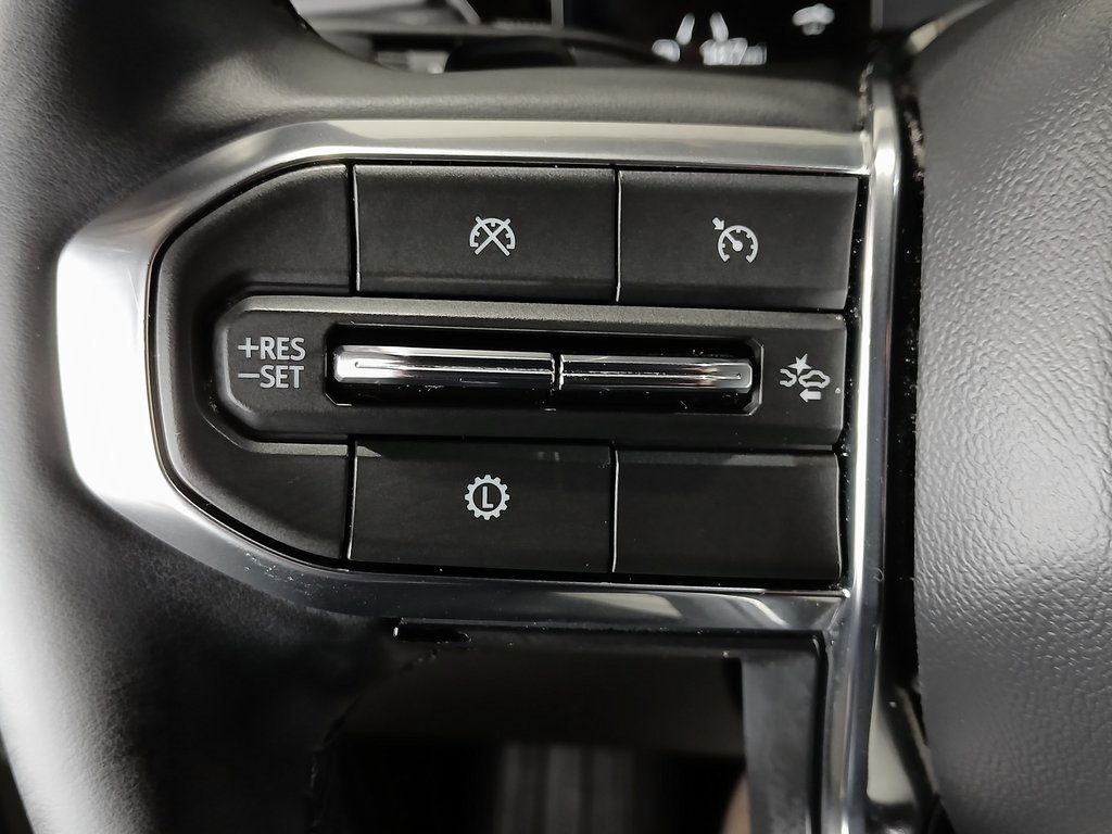 2025 GMC ACADIA - Image 30