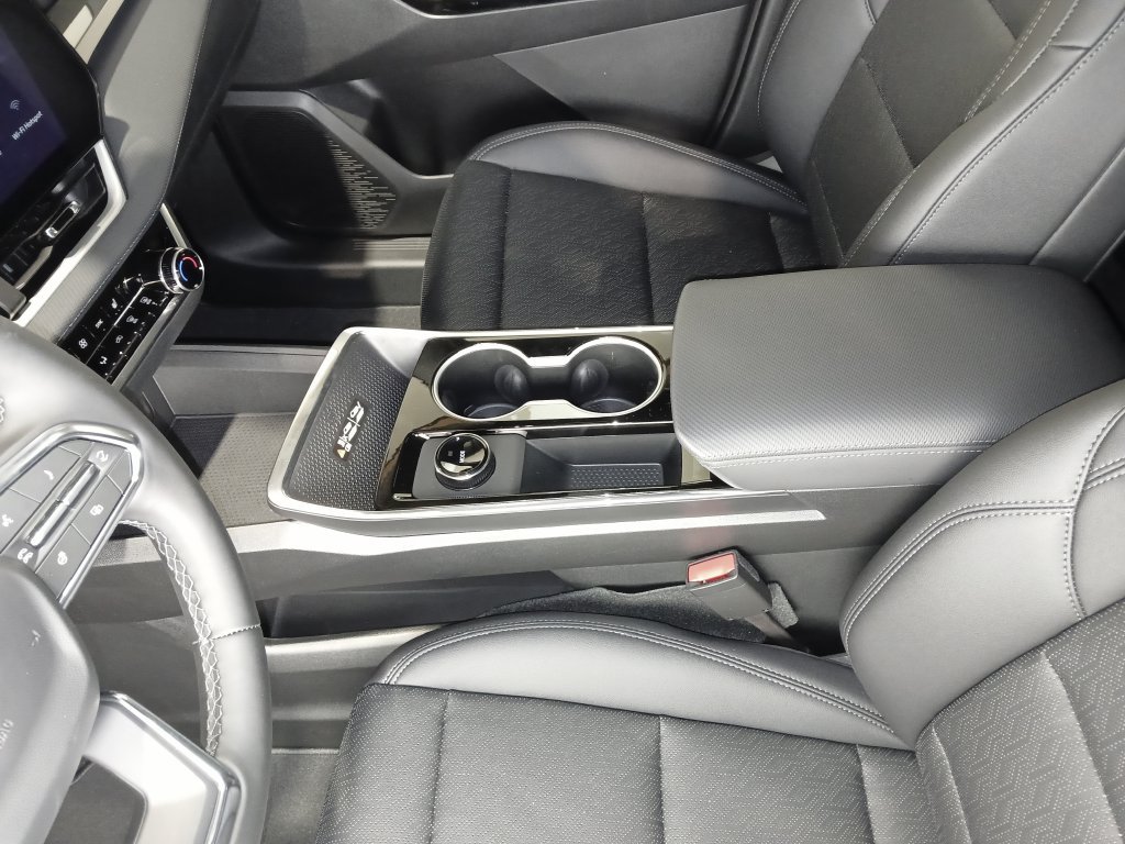 2027 Chevrolet Equinox LT - Photo 17