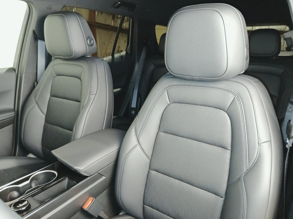 2027 Chevrolet Equinox LT - Photo 11