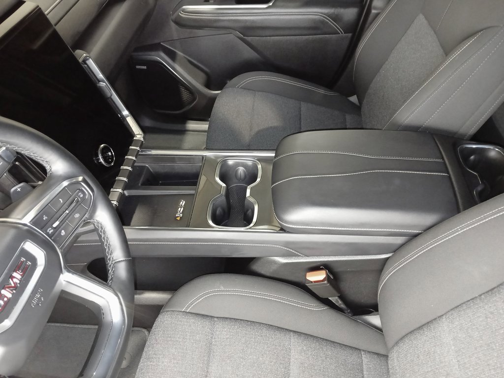 2025 GMC ACADIA - Image 18