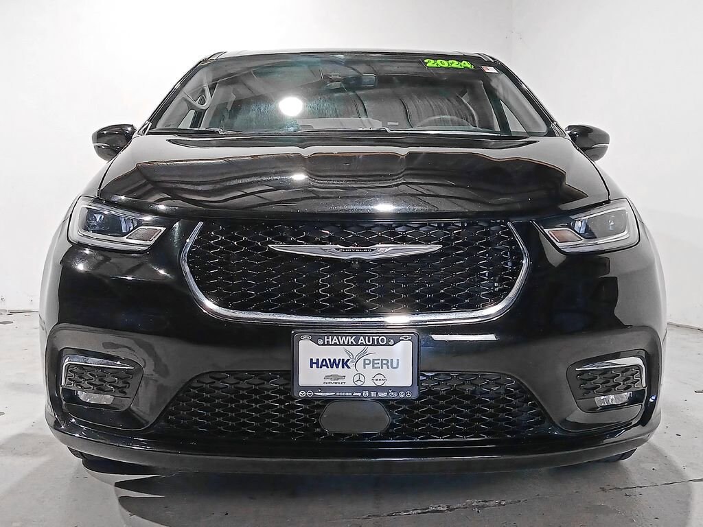 Used 2024 Chrysler Pacifica Touring L