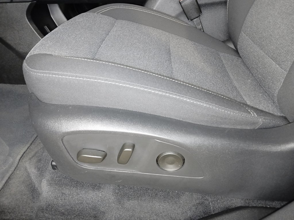 2025 GMC ACADIA - Image 17