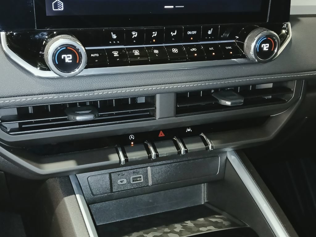 2026 Chevrolet Colorado LT - Photo 19