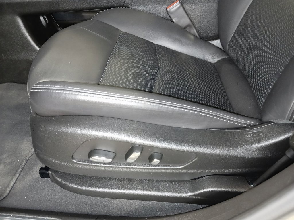 2025 CADILLAC XT5 - Image 17