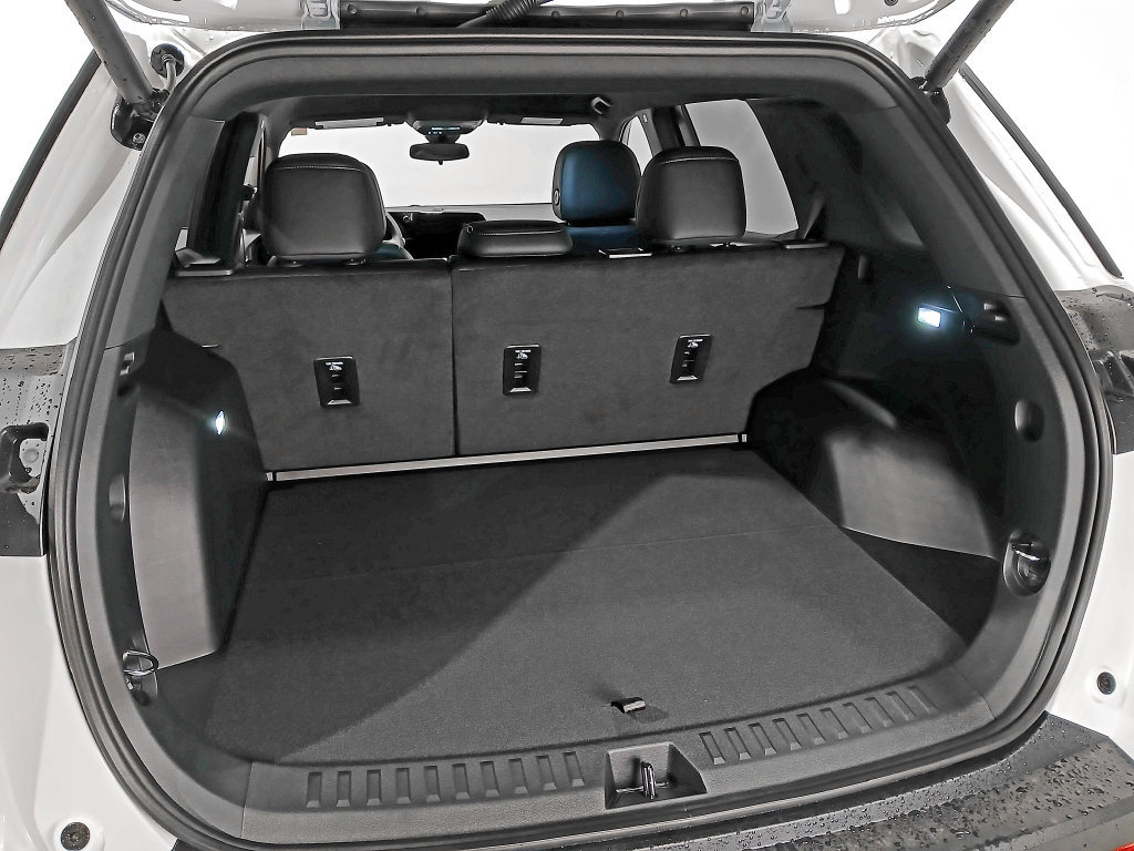 2027 Chevrolet Equinox LT - Photo 8