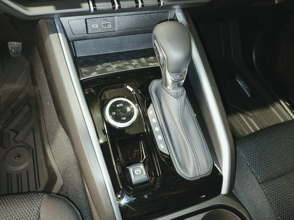 2026 Chevrolet Colorado LT - Photo 18