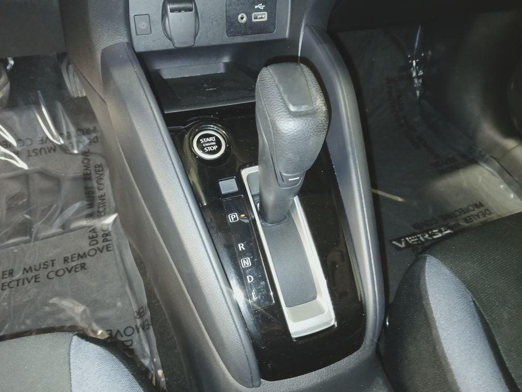 2025 Nissan Versa Sedan SV - Photo 17