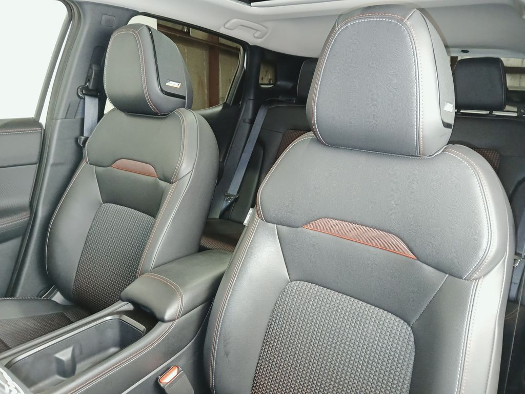 2025 Nissan Kicks SR AWD - Photo 11