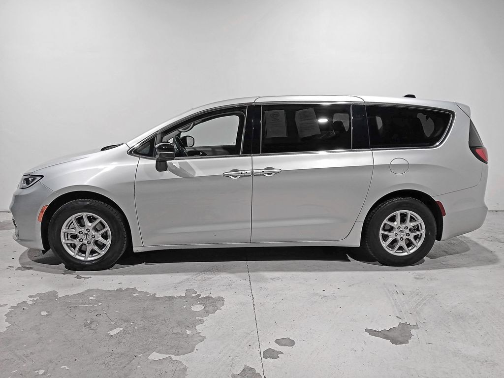 Used 2024 Chrysler Pacifica Touring L Minivan/Van
