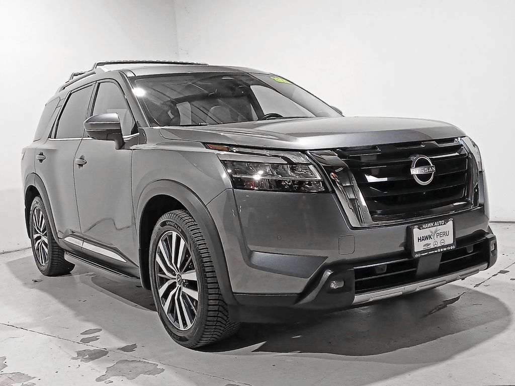 2022 Nissan Pathfinder Platinum 4WD's photo