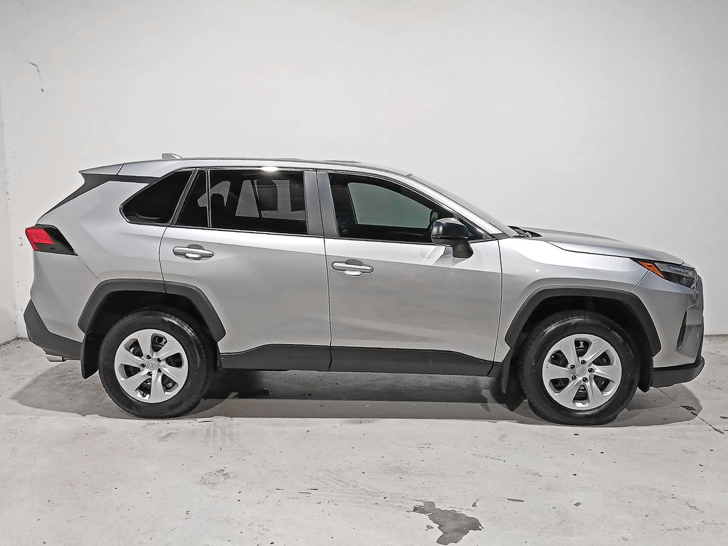 2025 Toyota RAV4 LE - Photo 7