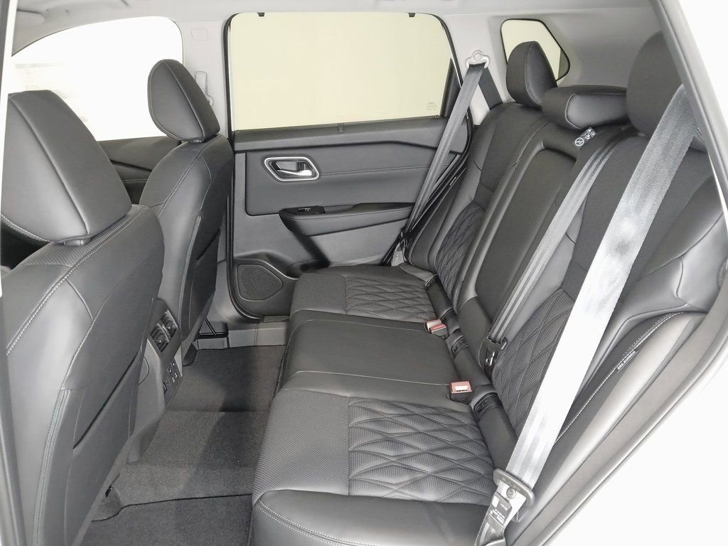 2026 Nissan Rogue Platinum - Photo 12