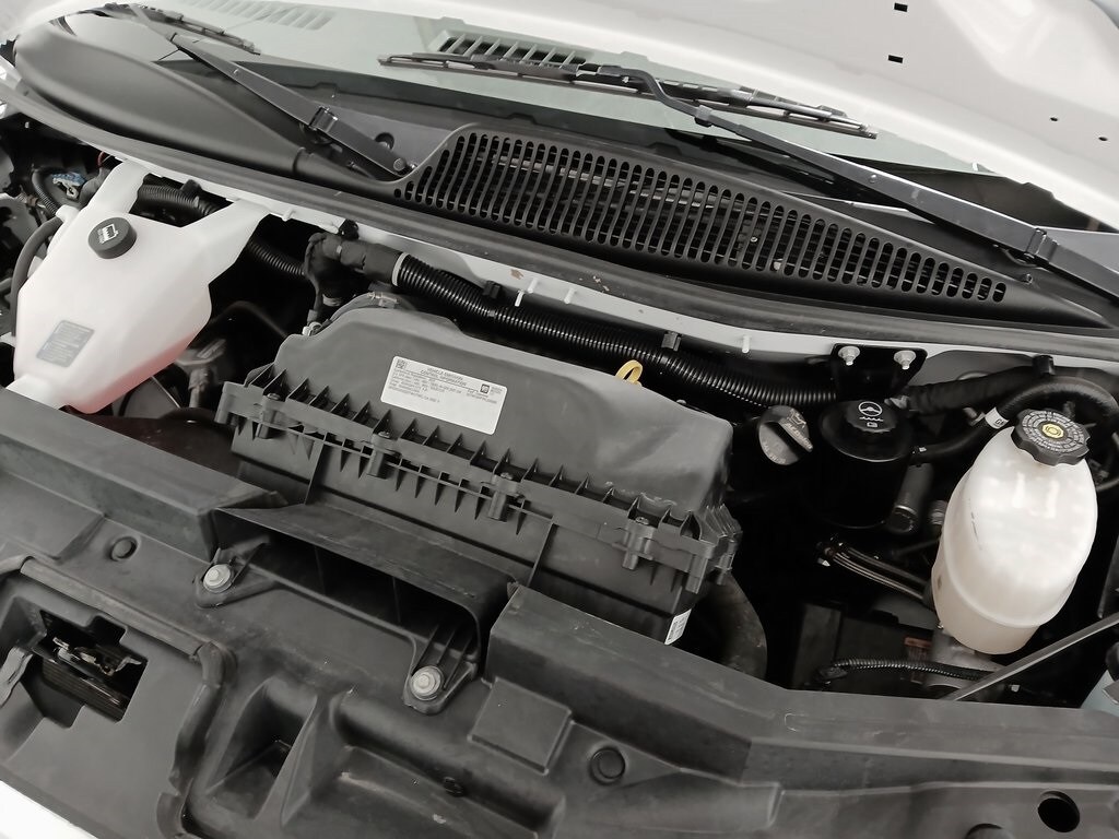 2024 GMC SAVANA - Image 21