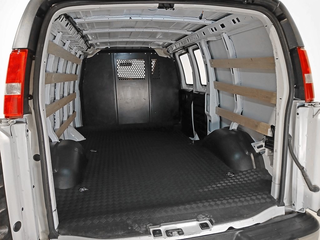 2024 GMC SAVANA - Image 7