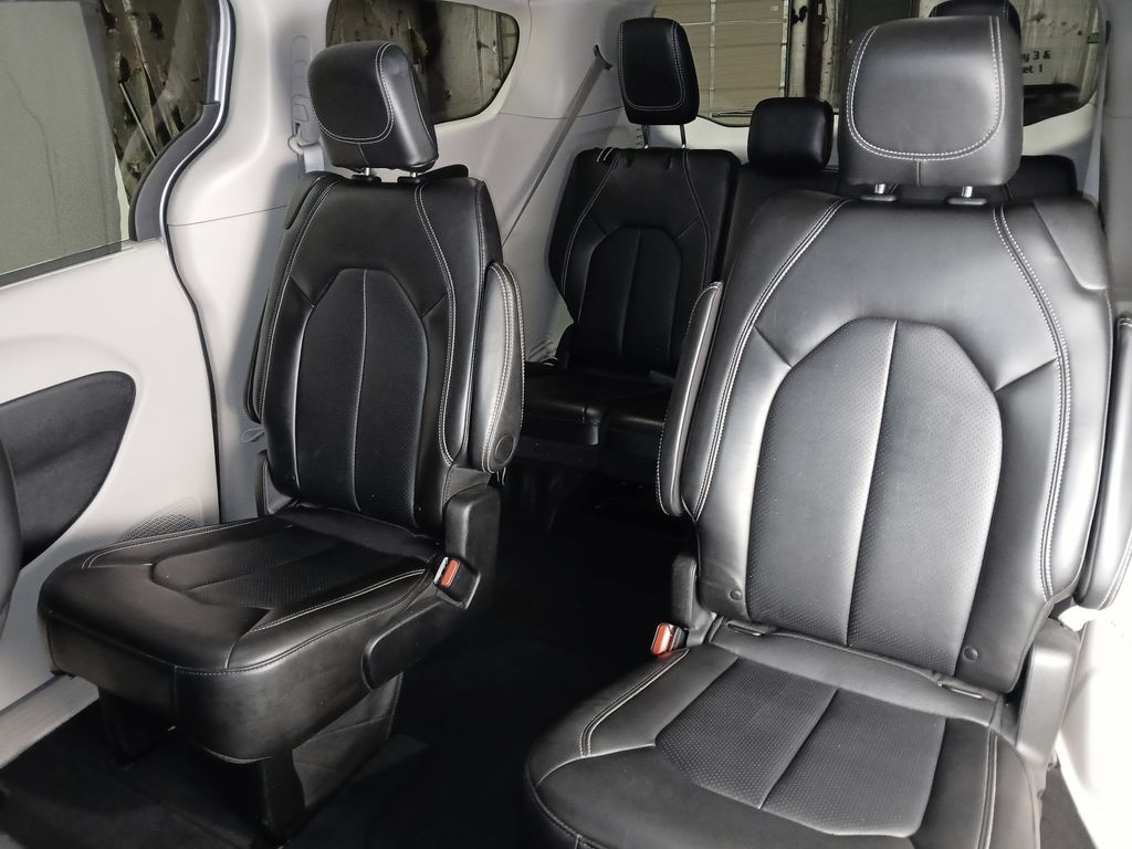 2024 Chrysler Pacifica Touring L - Photo 13