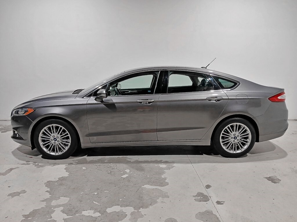 2013 Ford Fusion SE photo 2