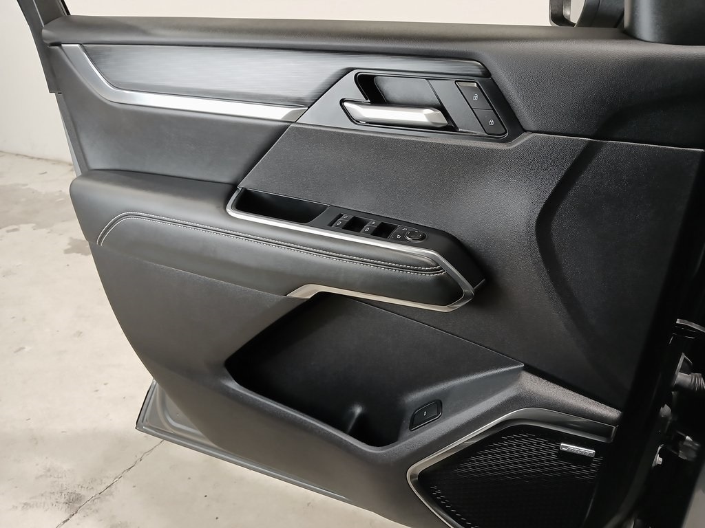 2025 GMC ACADIA - Image 33