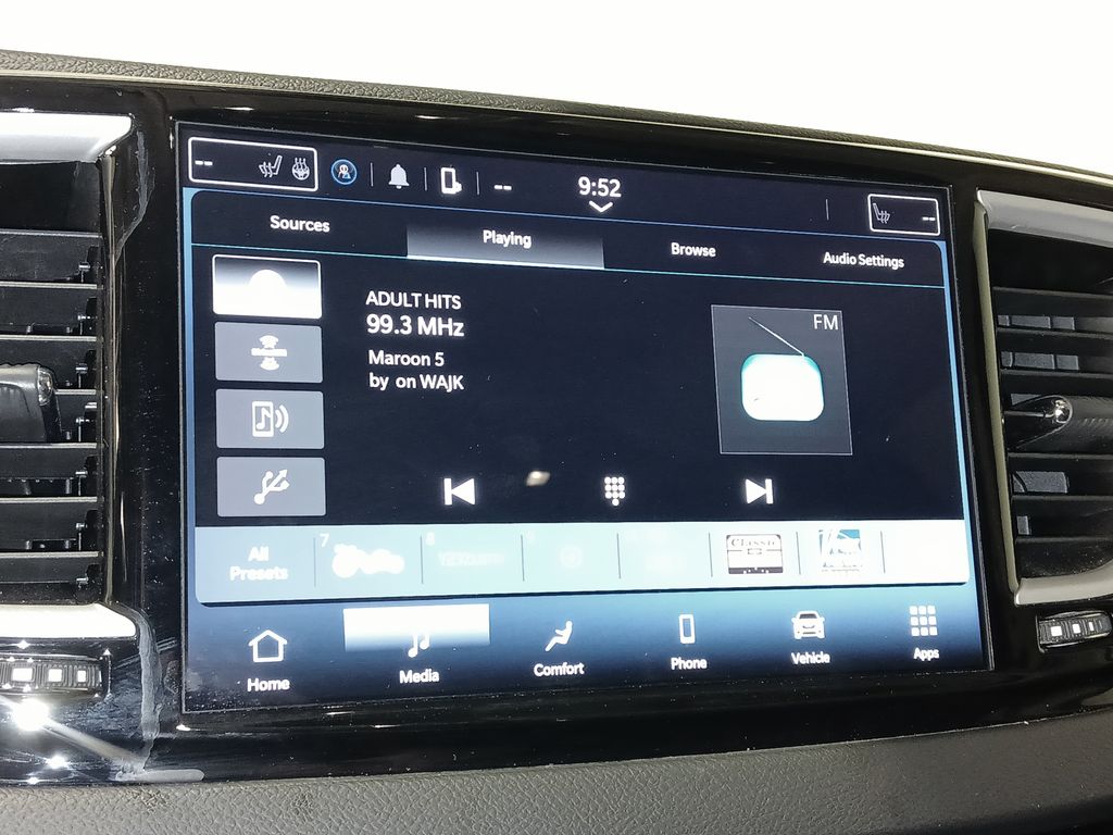 2024 Chrysler Pacifica Touring L - Photo 23