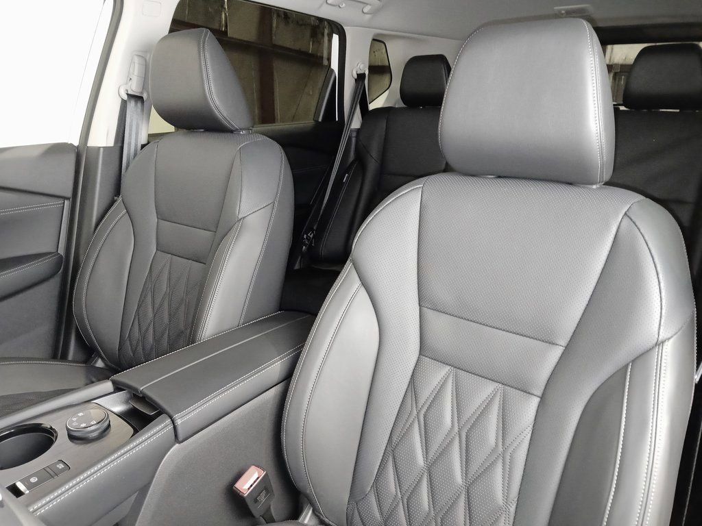 2026 Nissan Rogue Platinum - Photo 11