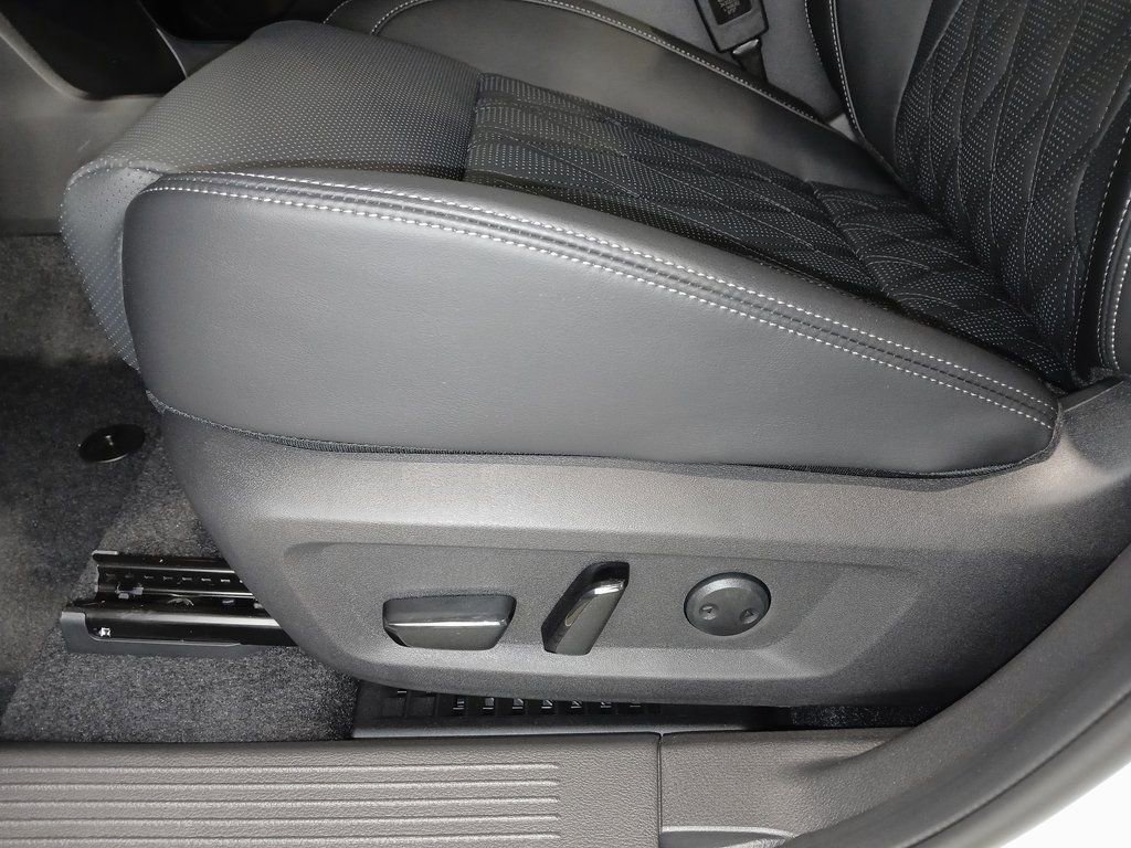 2026 Nissan Rogue Platinum - Photo 17