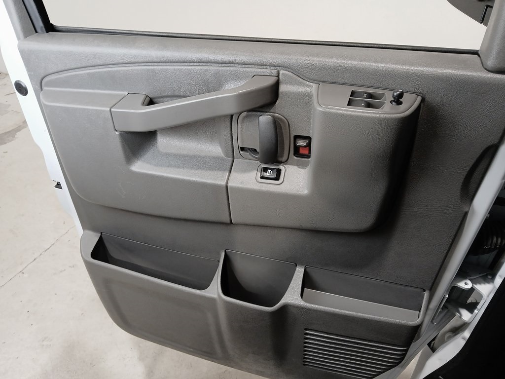 2024 GMC SAVANA - Image 20