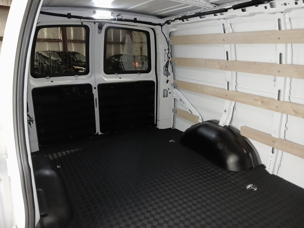 2024 GMC SAVANA - Image 13
