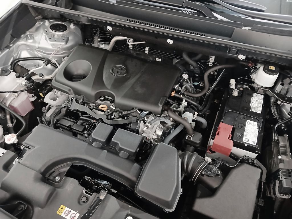 2025 Toyota RAV4 LE - Photo 28