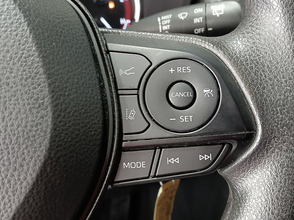 2025 Toyota RAV4 LE - Photo 25