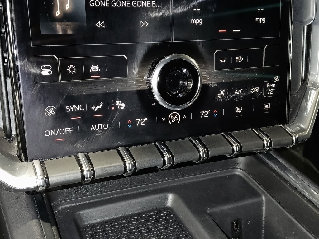 2025 GMC ACADIA - Image 21