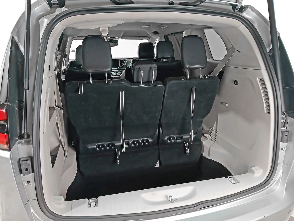 2024 Chrysler Pacifica Touring L - Photo 8