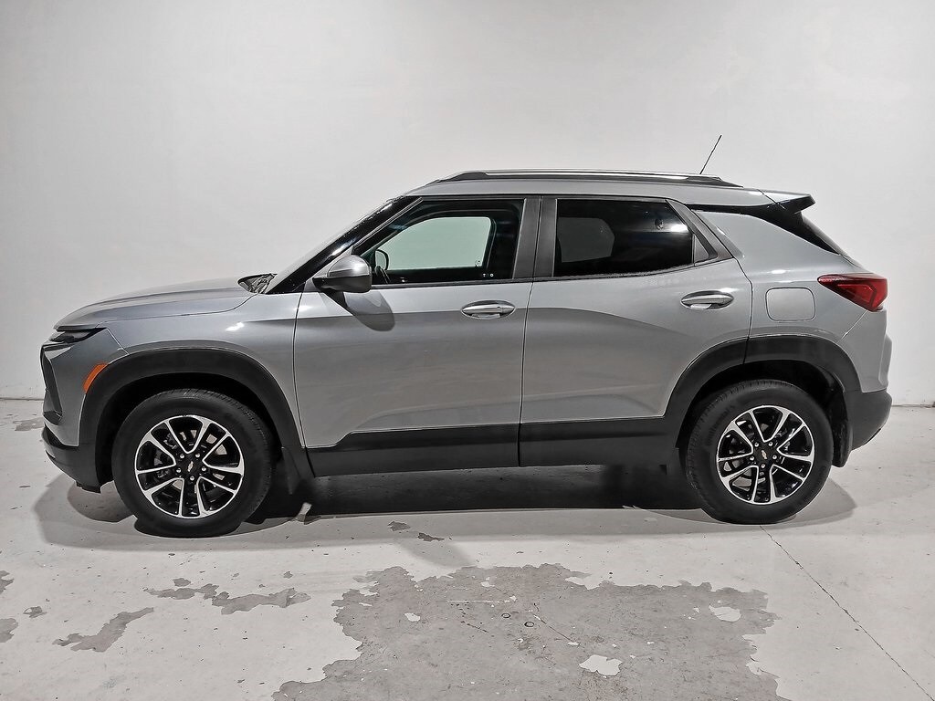 2025 Chevrolet Trailblazer LT photo 2