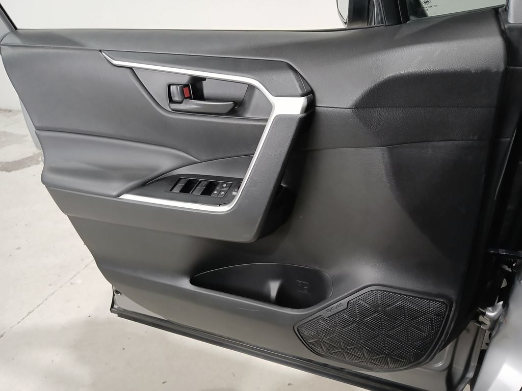 2025 Toyota RAV4 LE - Photo 27