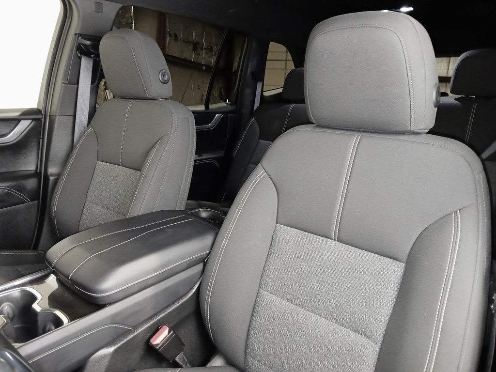 2025 GMC ACADIA - Image 11