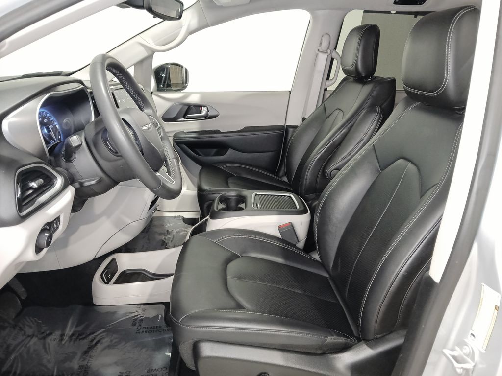 2024 Chrysler Pacifica Touring L - Photo 10