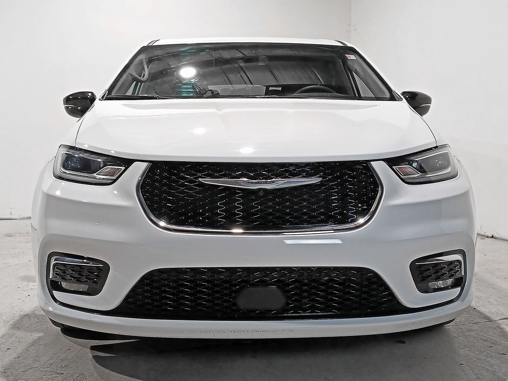 Used 2024 Chrysler Pacifica Touring L Minivan/Van