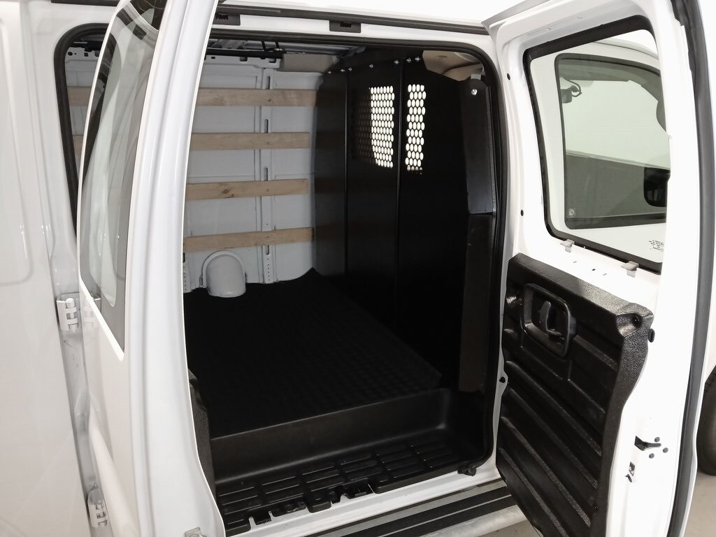 2024 GMC SAVANA - Image 11